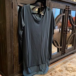 Flowy zippered back high-low top